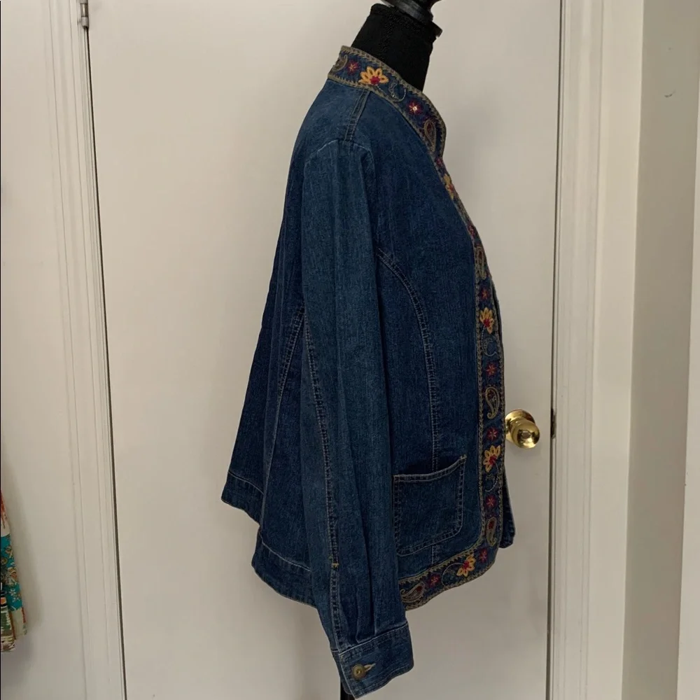 Alfred Dunner Vintage Denim Floral/Paisley Embroidery Denim Size 12